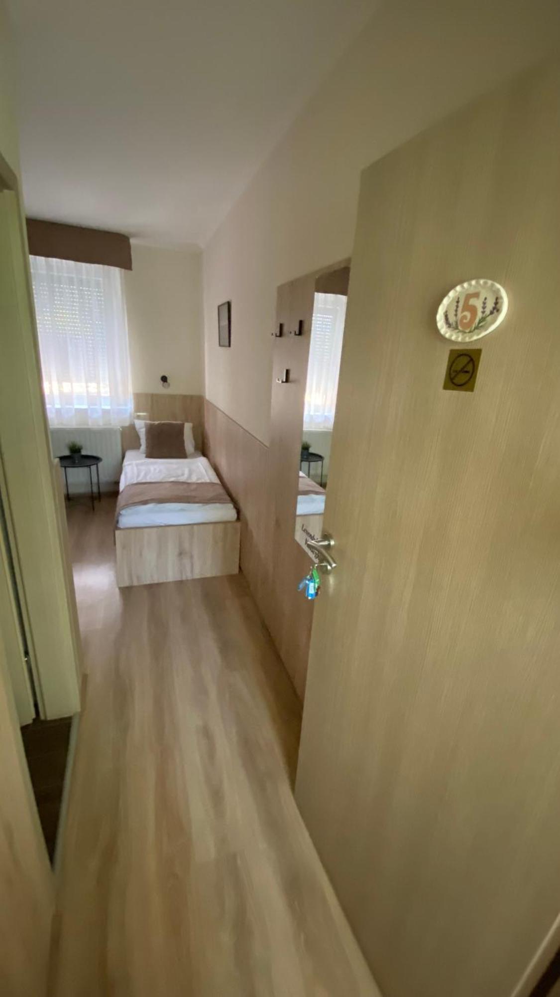 Levendula Vendeghaz Hotell Győr Eksteriør bilde